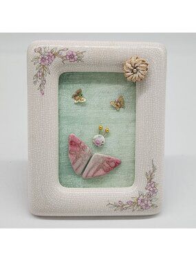 Vintage Butterfly-Themed Ceramic Frame With Floral Accents & Gold Detailing 2x5